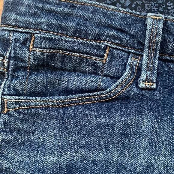 St. John's Bay Bermuda Denim Blue Jean Medium Wash‎ Shorts Size 6 - Picture 3 of 5